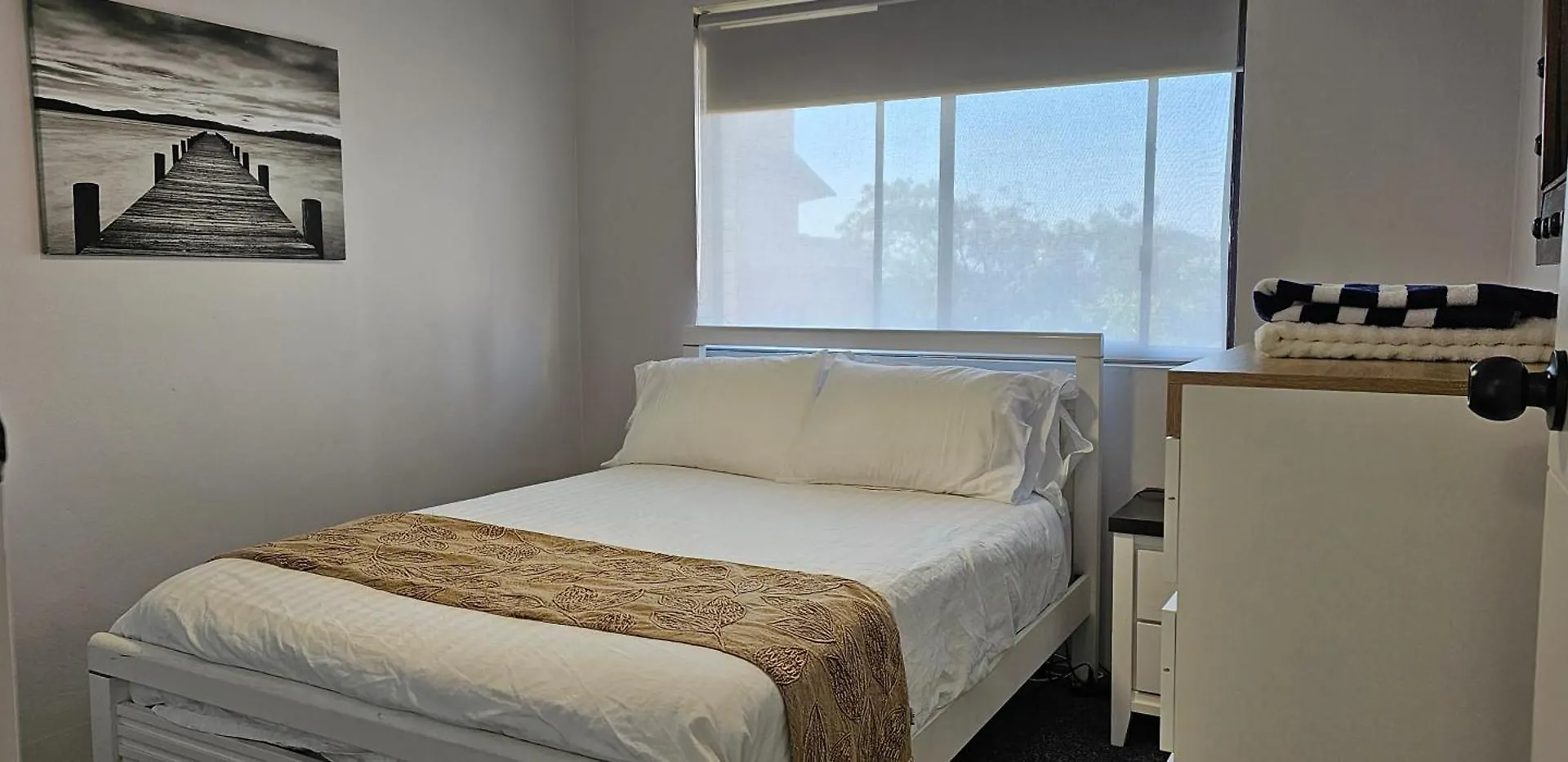 Big Modern & Central Locale Renovated 2-Bedroom Gold Coast