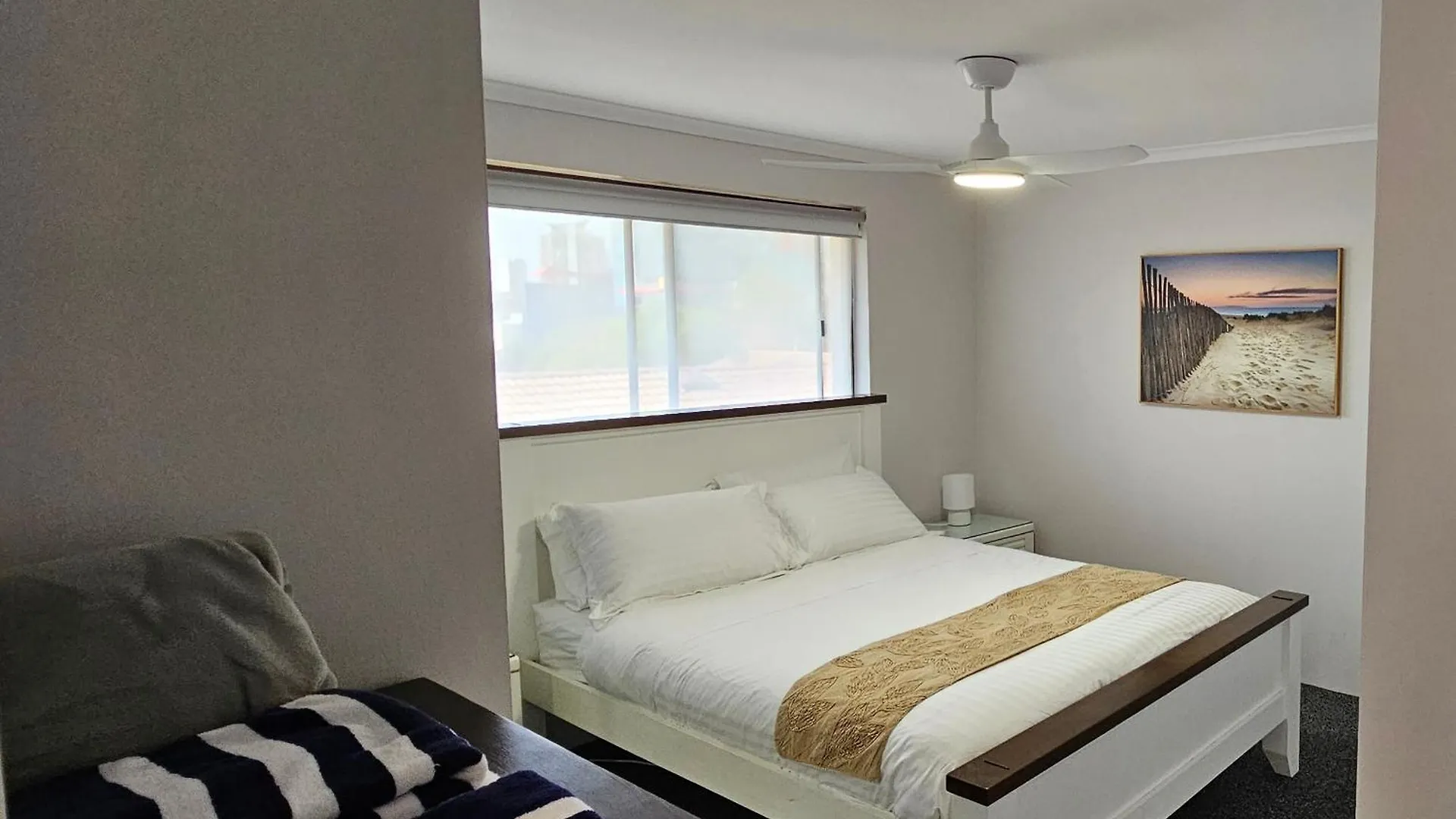 Big Modern & Central Locale Renovated 2-Bedroom Gold Coast Appartamento