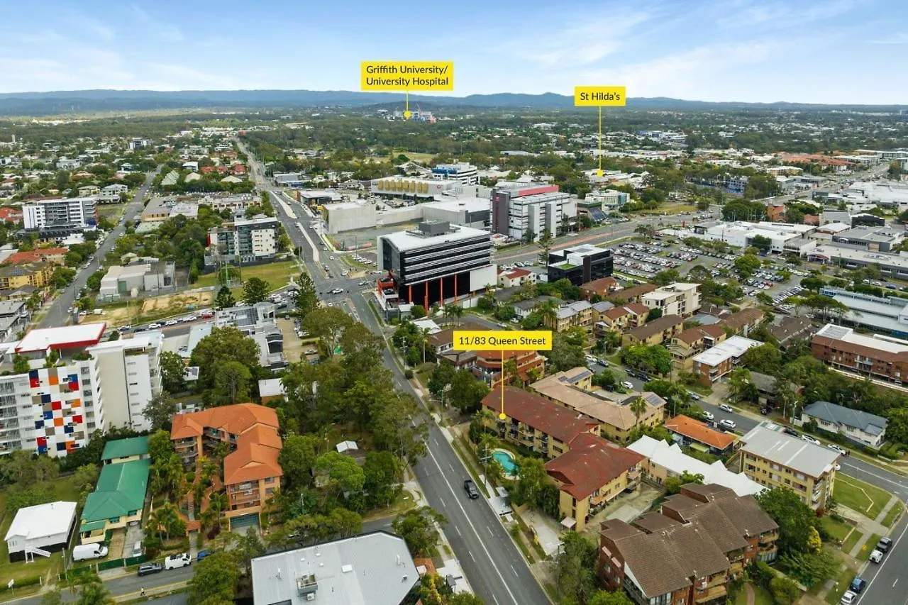 Big Modern & Central Locale Renovated 2-Bedroom Gold Coast 0*,  Australia