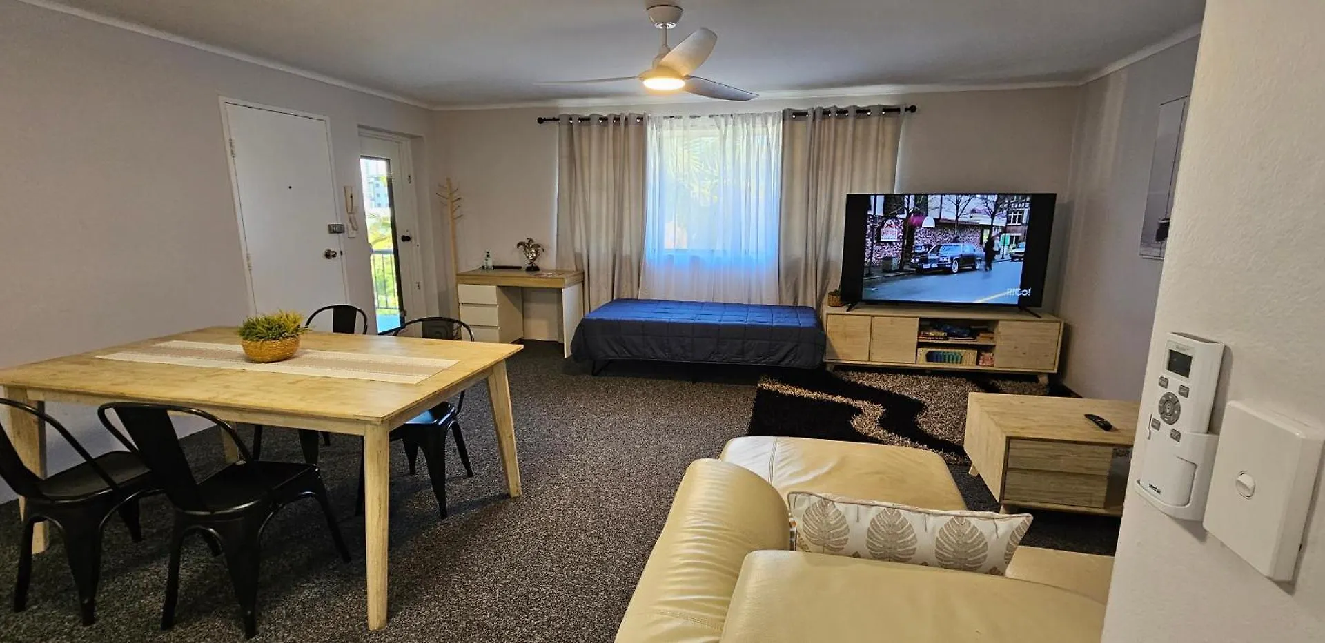 Big Modern & Central Locale Renovated 2-Bedroom Gold Coast