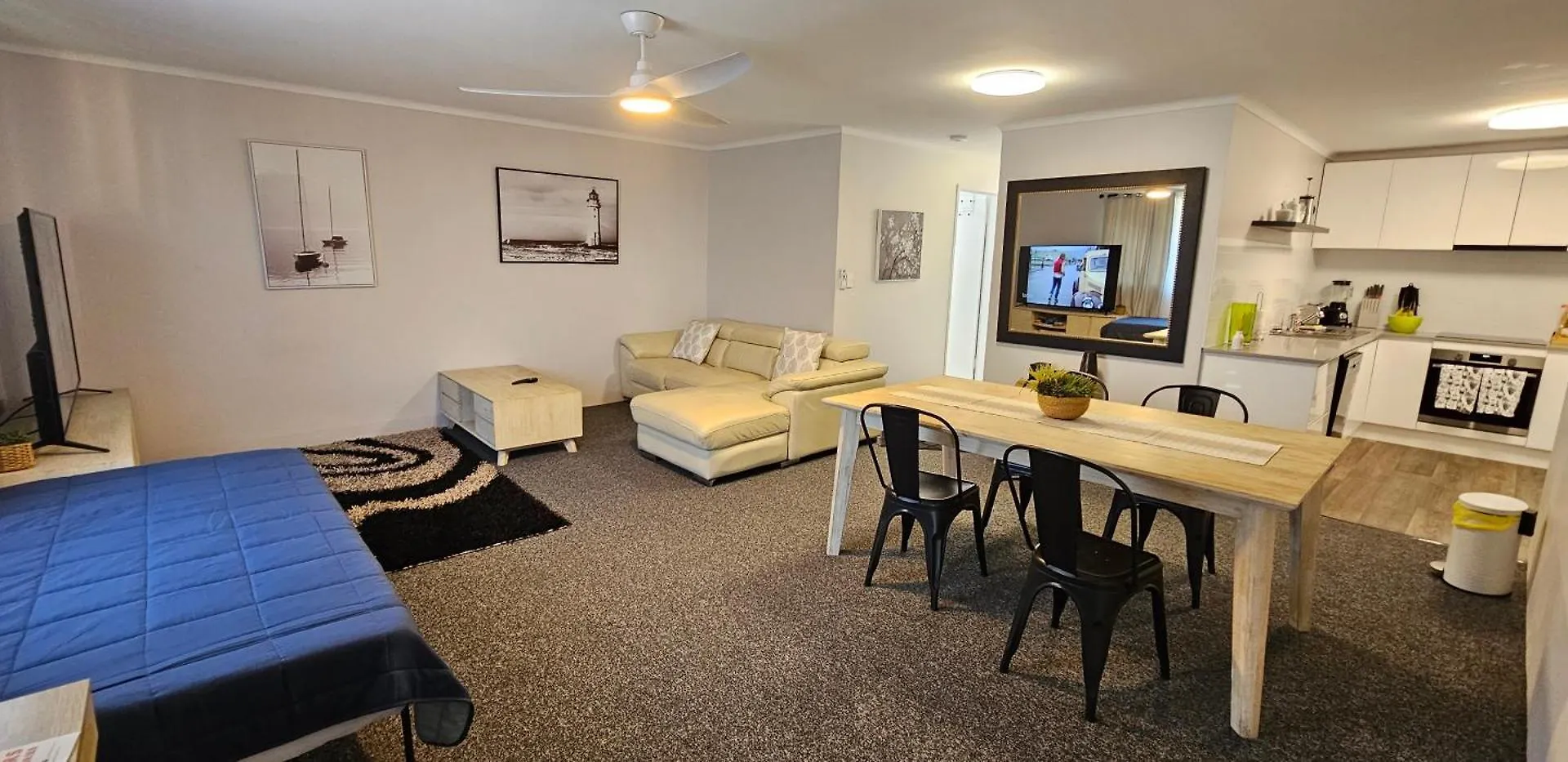 Big Modern & Central Locale Renovated 2-Bedroom Gold Coast 0*,  Australia