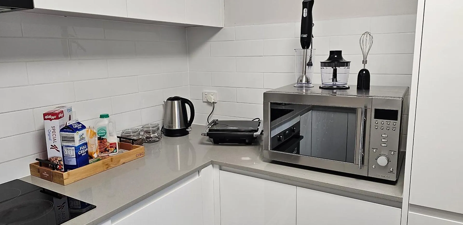 Big Modern & Central Locale Renovated 2-Bedroom Gold Coast Apartamento